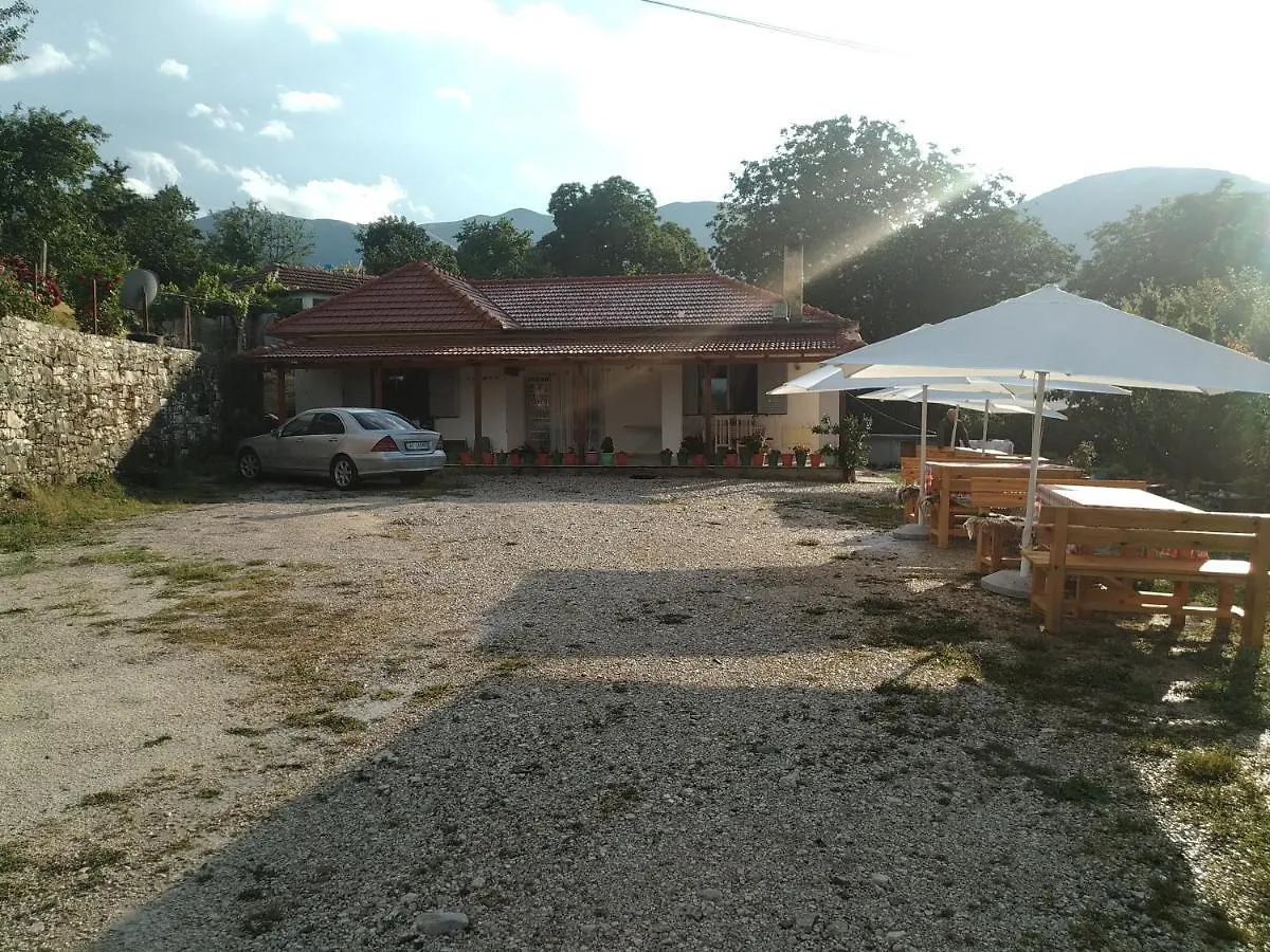 Bed & Breakfast Guest House Bujtina Xhevair Gjoni Albanië